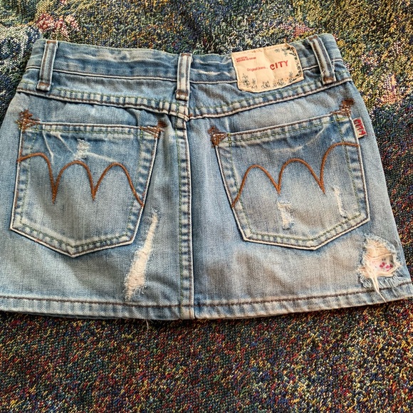 Adorable jean skirt size small - Picture 5 of 5